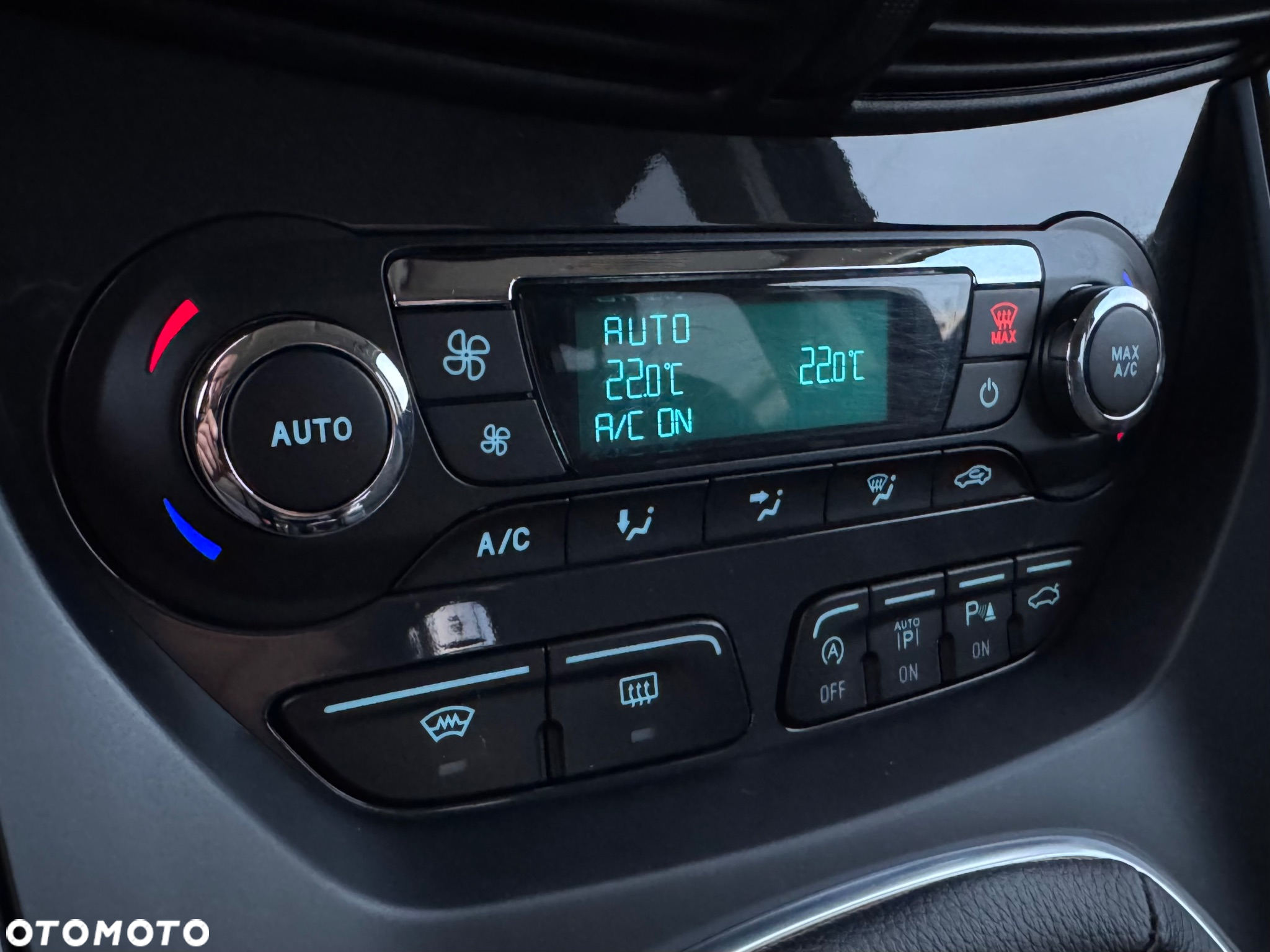Ford Kuga 1.6 EcoBoost 2x4 Titanium - 12