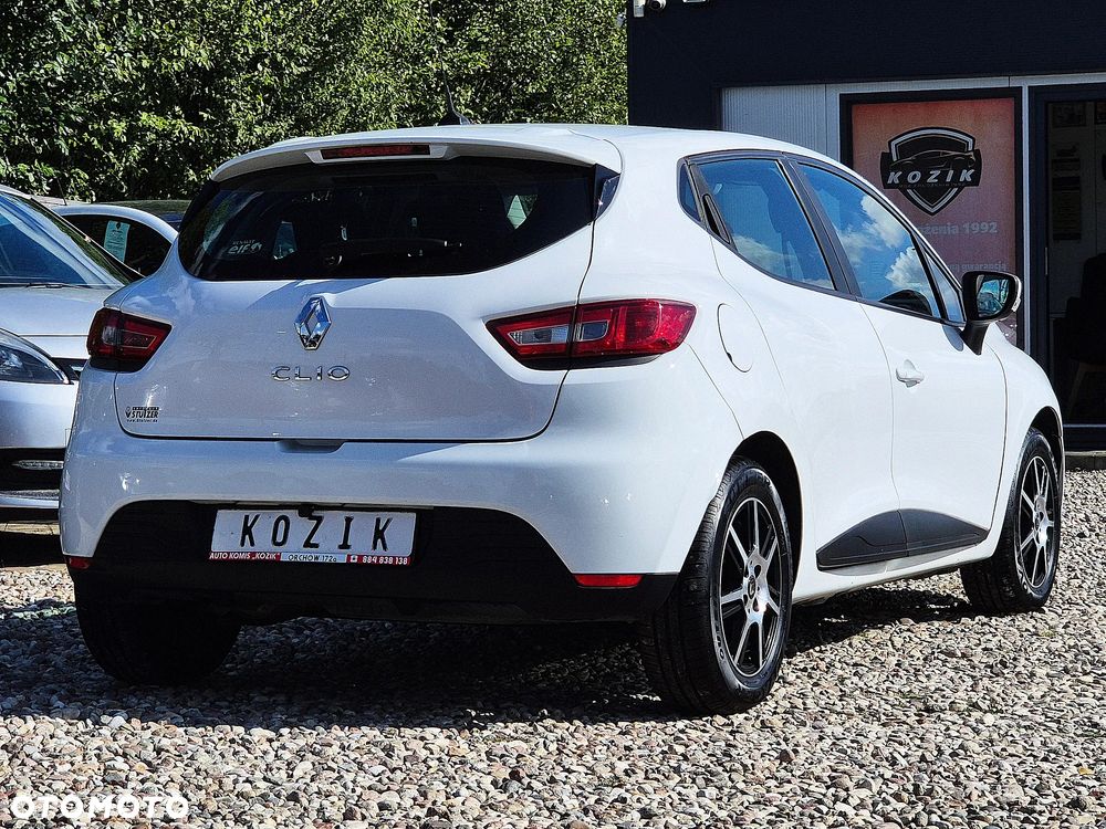 Renault Clio 1.2 16V 75 Luxe - 11
