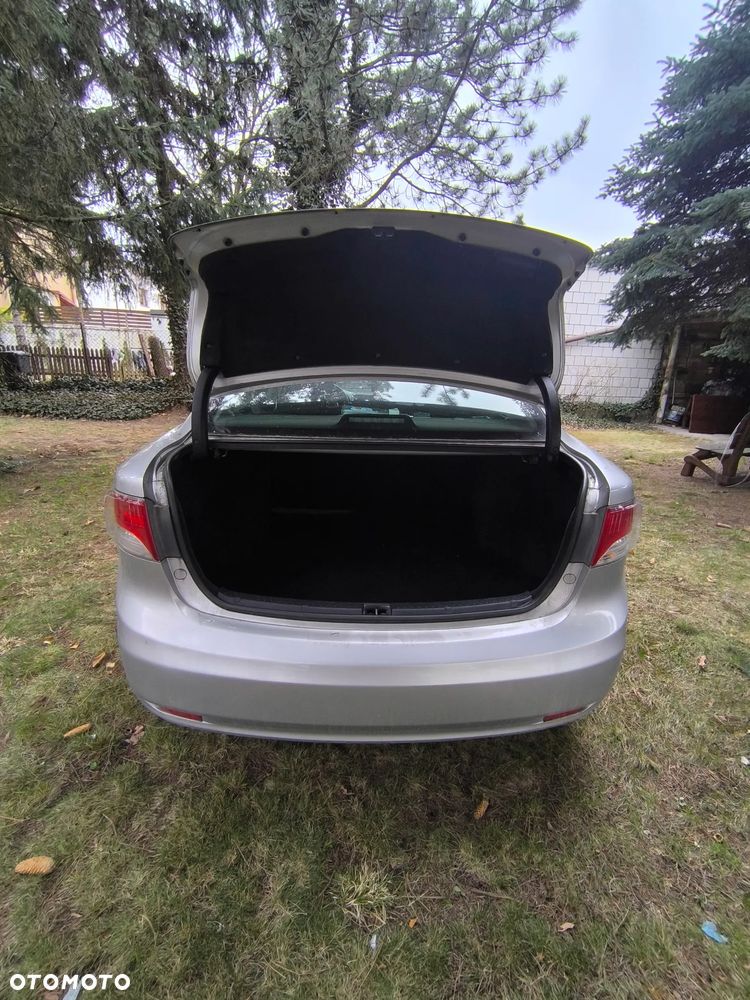 Toyota Avensis 1.6 Sol - 9