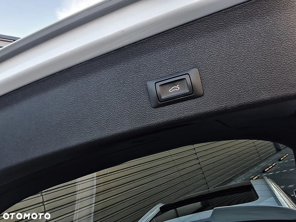 Audi A4 Avant 2.0 TDI S tronic quattro design - 23