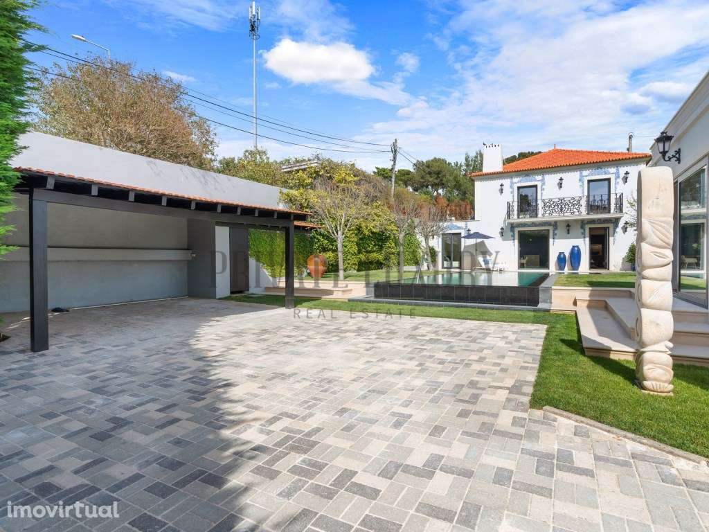 Moradia T4 Renovada em Cascais com Piscina, Jardim e Anexo - Grande imagem: 4/46