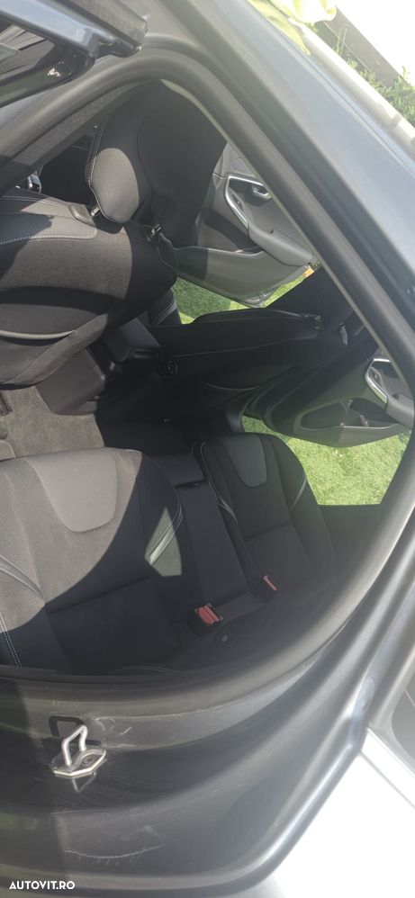 Volvo V40 D2 Momentum - 4