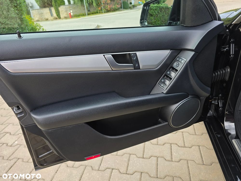 Mercedes-Benz Klasa C 180 BlueEFFICIENCY Avantgarde - 26