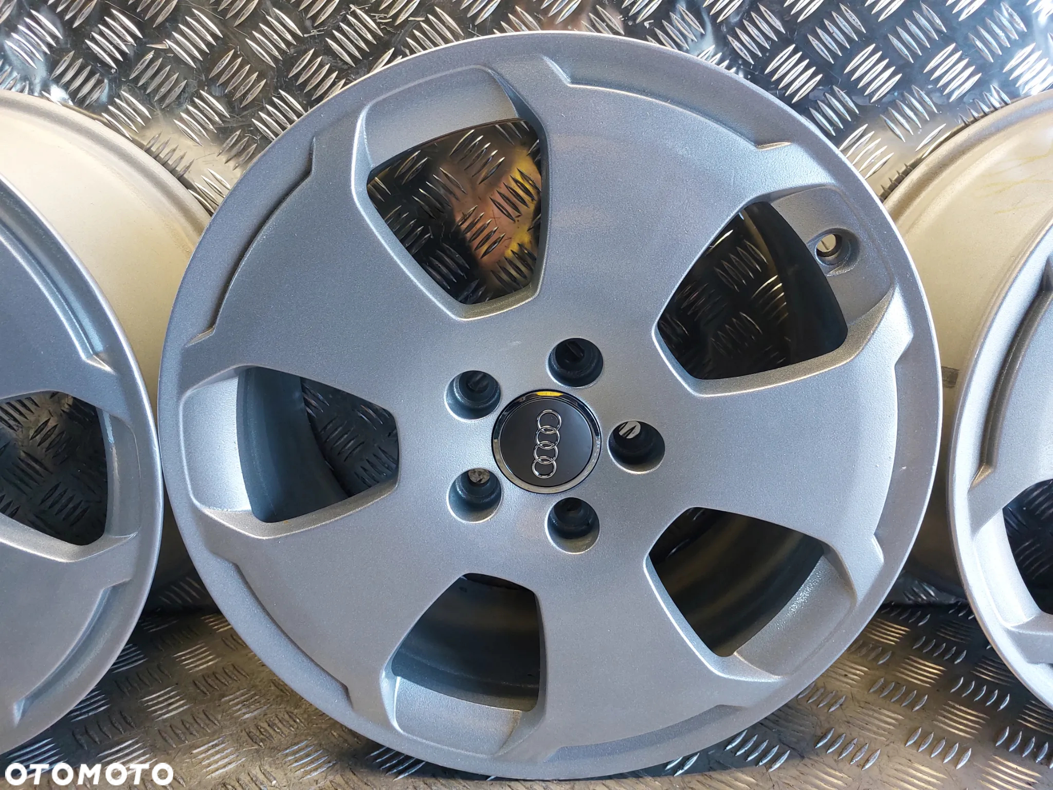 AUDI A3 8P FELGI ALUMINIOWE R17 7.5J ET54 5X112 ORYGINAŁ ODŚWIEŻONE! - 4