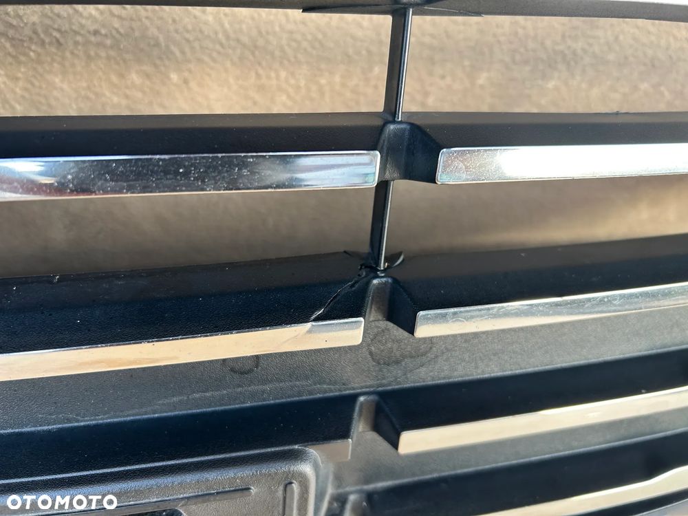 FORD FIESTA MK8 ATRAPA GRILL NX7B8200 - 2