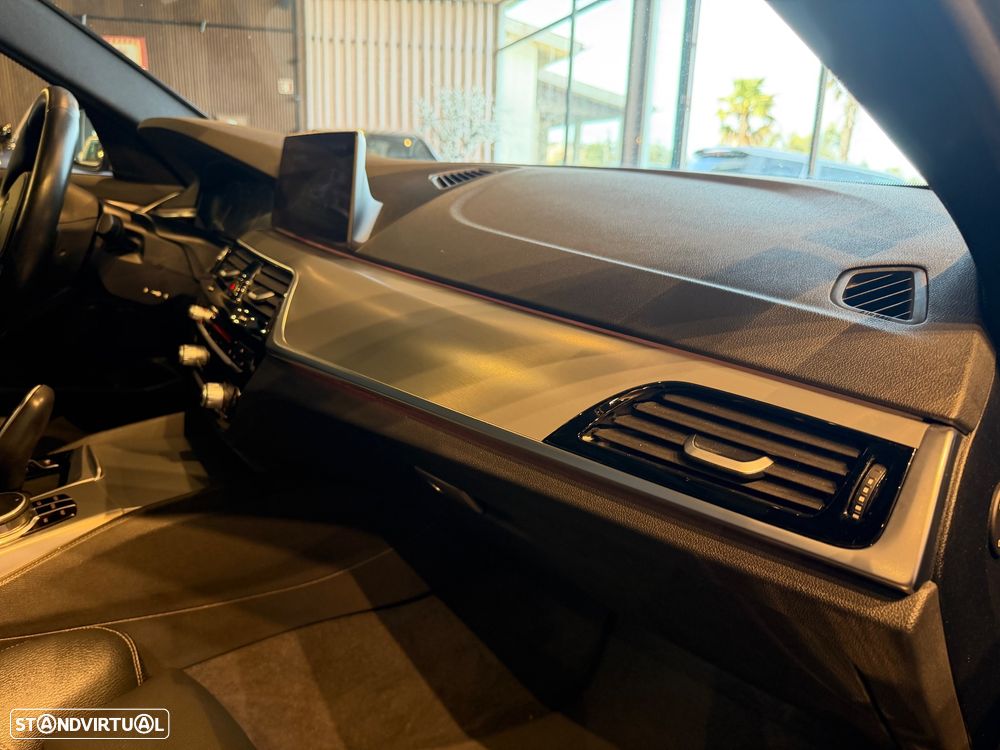 BMW 520 d Pack Desportivo M Auto - 31