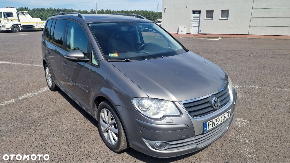 Volkswagen Touran - 1