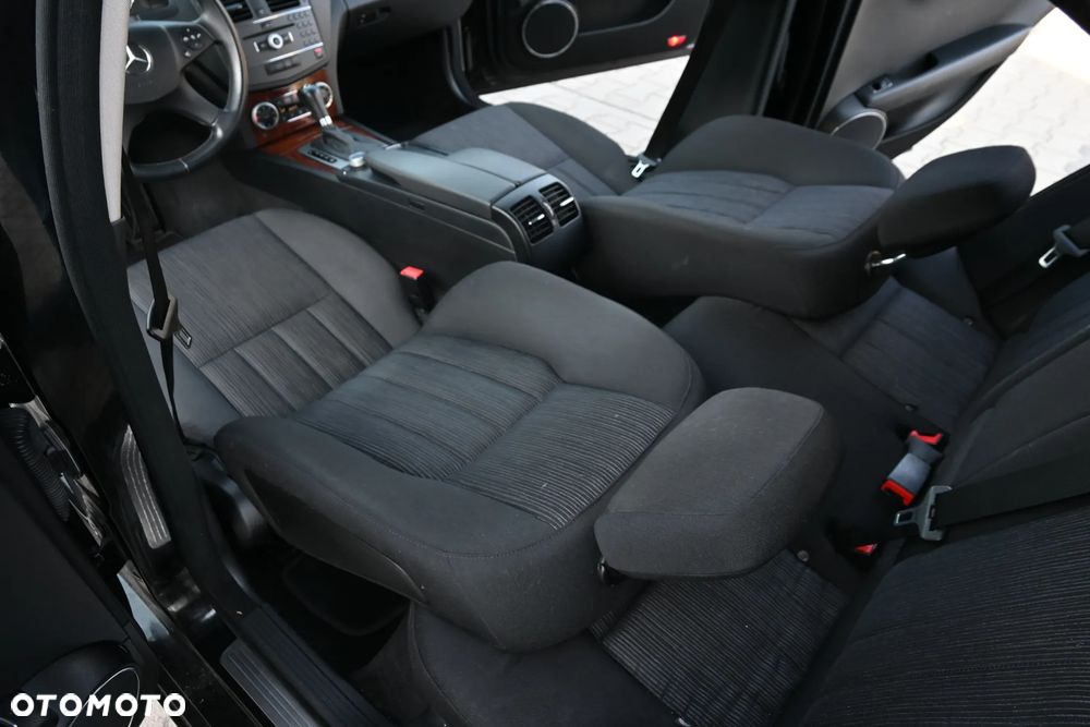 Mercedes-Benz Klasa C 350 CDI DPF 7G-TRONIC BlueEFFICIENCY Avantgarde - 29