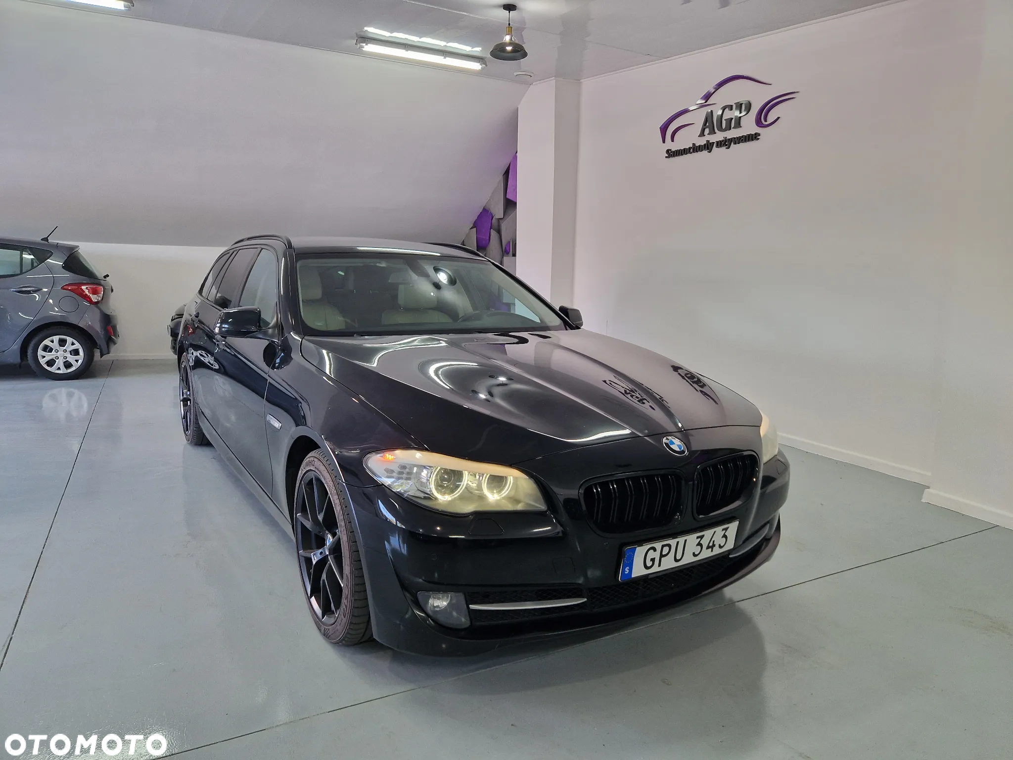 BMW Seria 5 523i Touring - 19