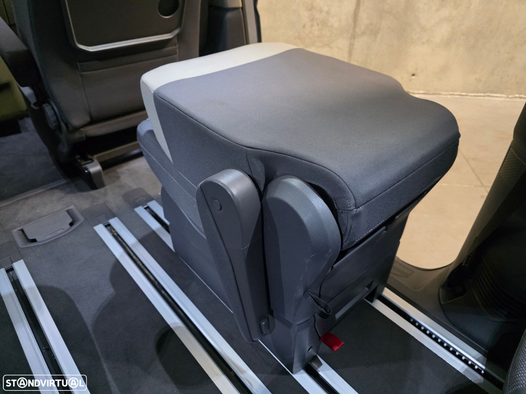 VW Multivan 2.0 TDI Life DSG - 32