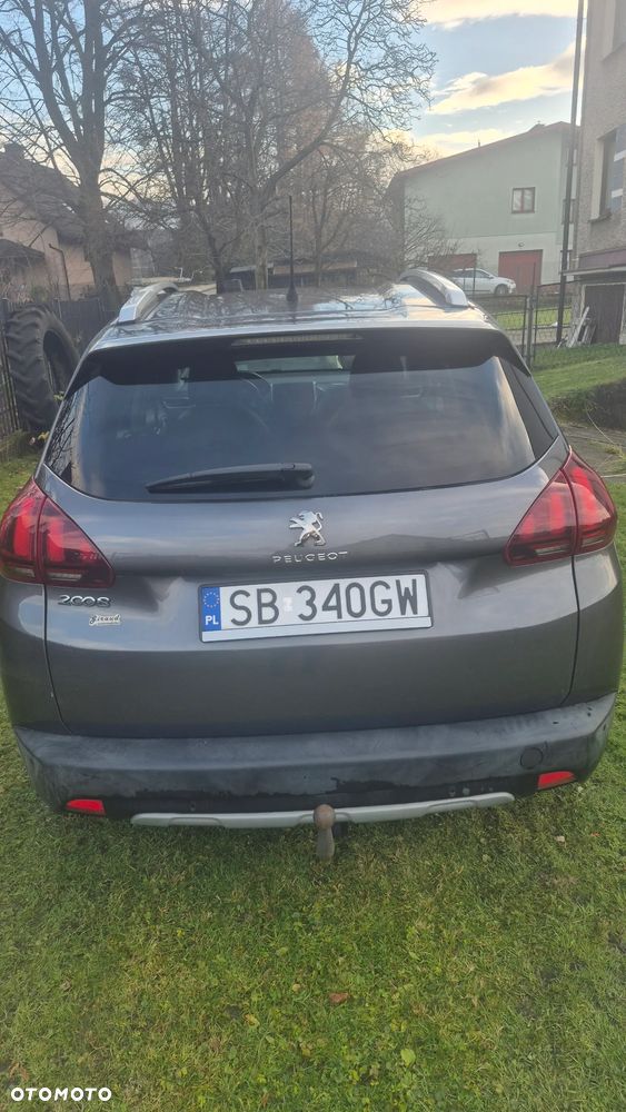 Peugeot 2008 1.2 Pure Tech GPF Signature S&S - 4