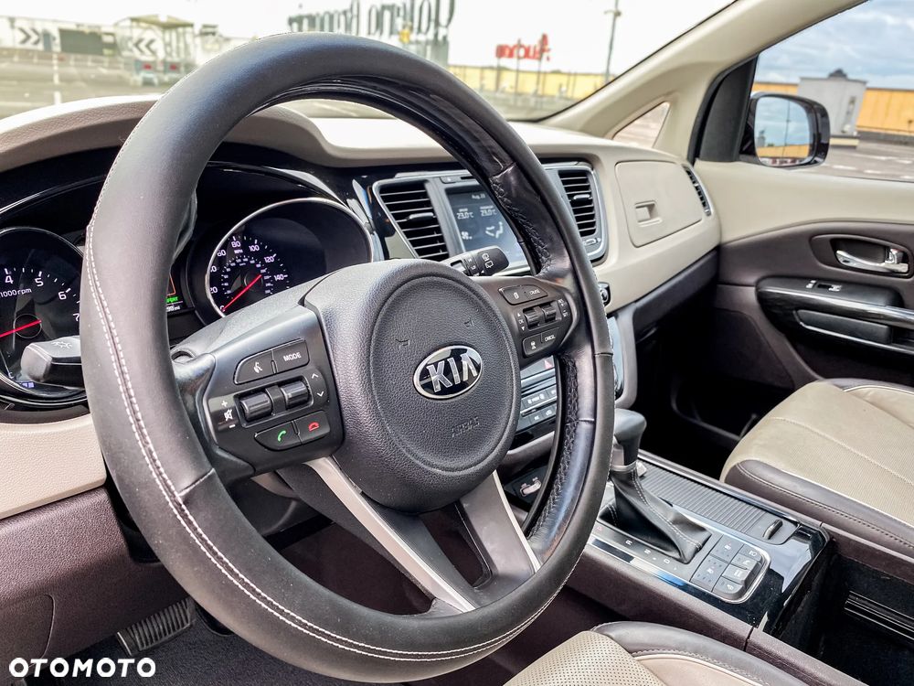 Kia Carnival - 19