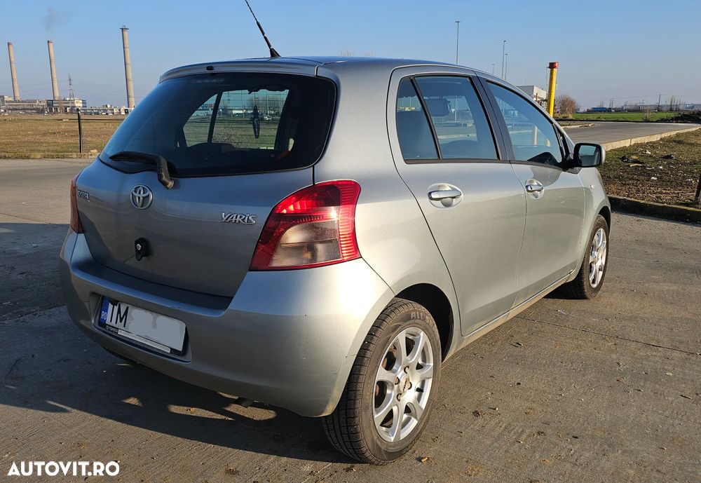 Toyota Yaris 1.3 Aut Luna - 3