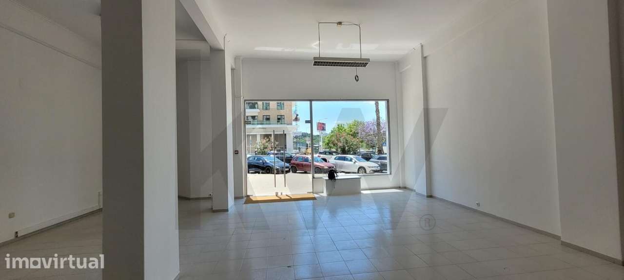 LOJA NA AVENIDA DAS DESCOBERTAS INFANTADO LOURES 180 M2 E 2 ENTRADAS - Grande imagem: 3/34