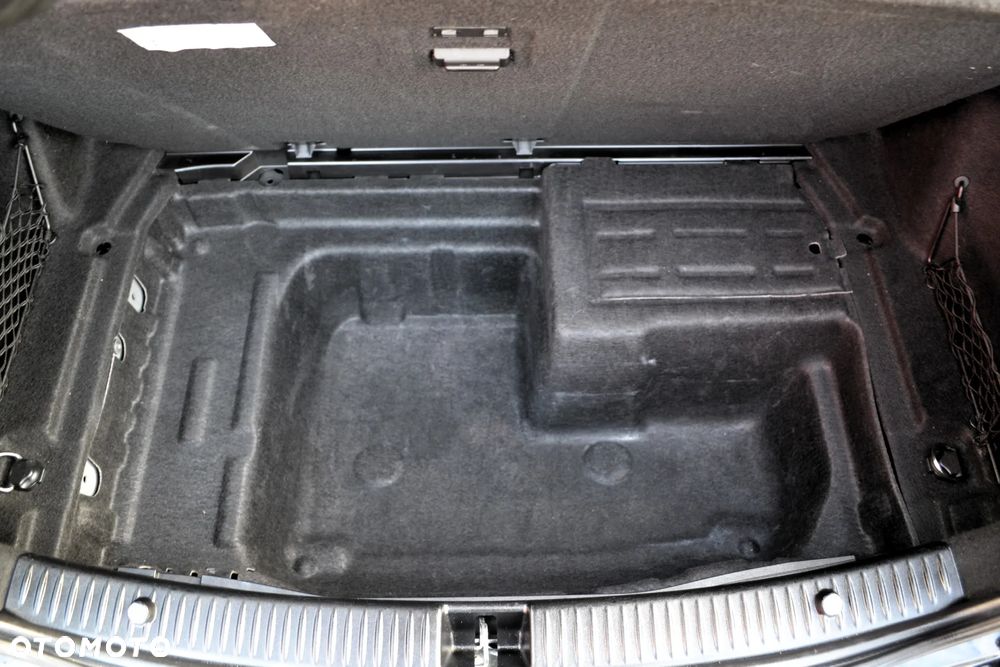 Mercedes-Benz Klasa C 200 4-Matic 7G-TRONIC - 32