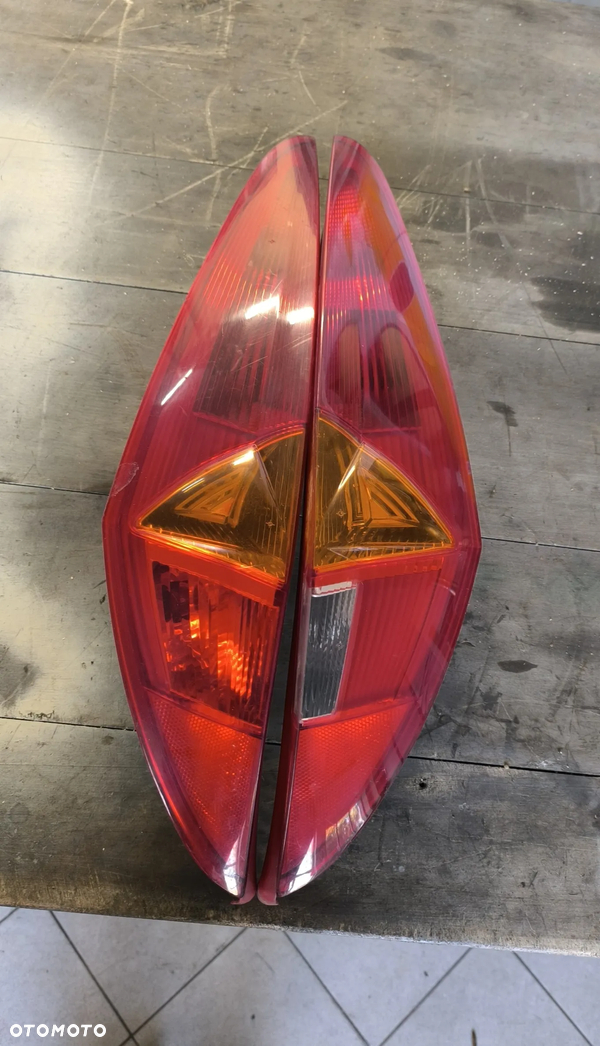 lampy tył fiat punto II 3D.