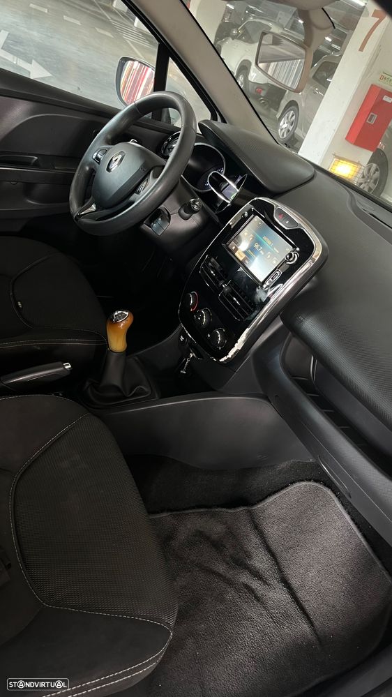 Renault Clio Sport Tourer (Energy) dCi 90 Bose Edition - 10
