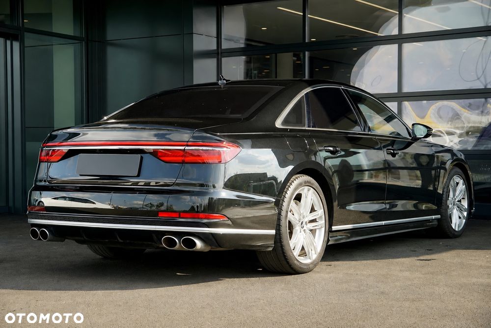 Audi S8 - 8