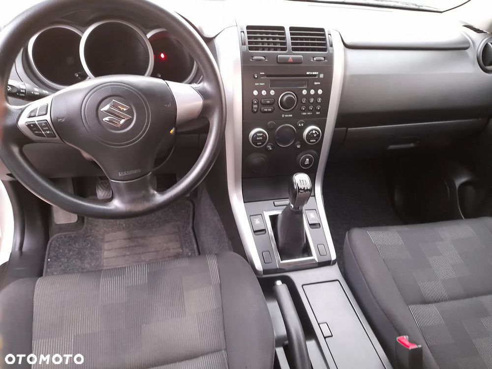 Suzuki Grand Vitara 1.6 Black&White - 28