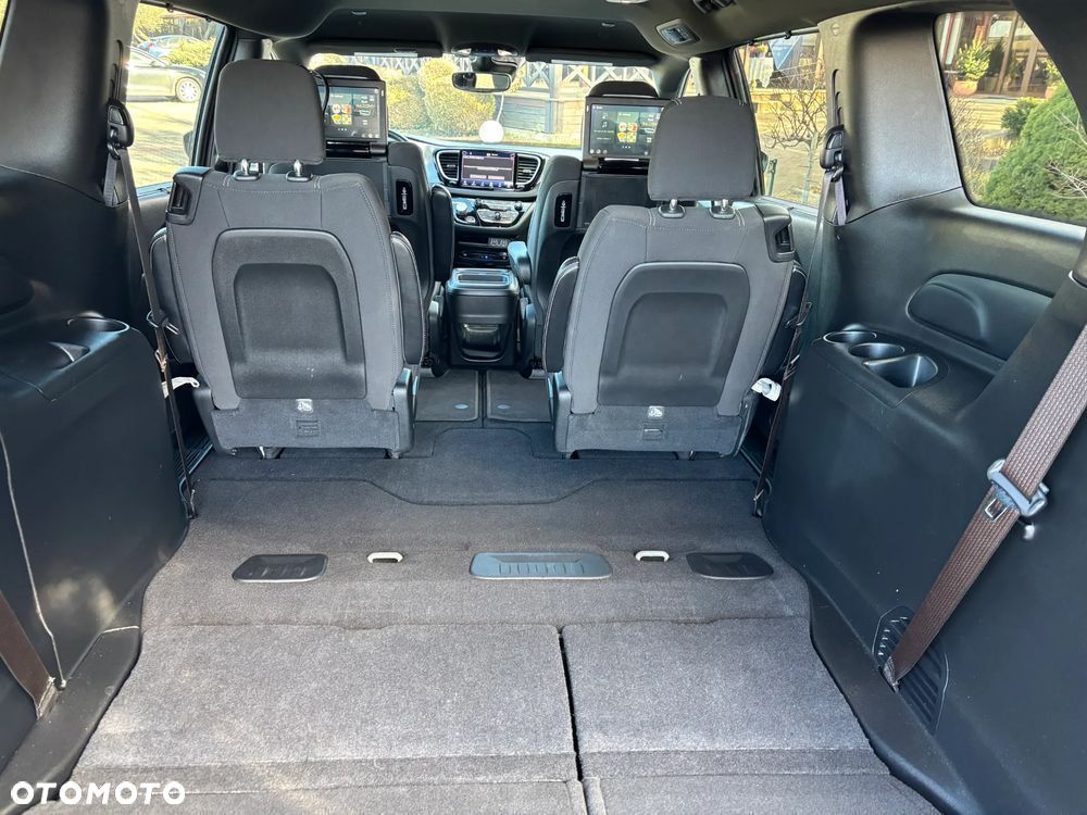 Chrysler Pacifica - 12