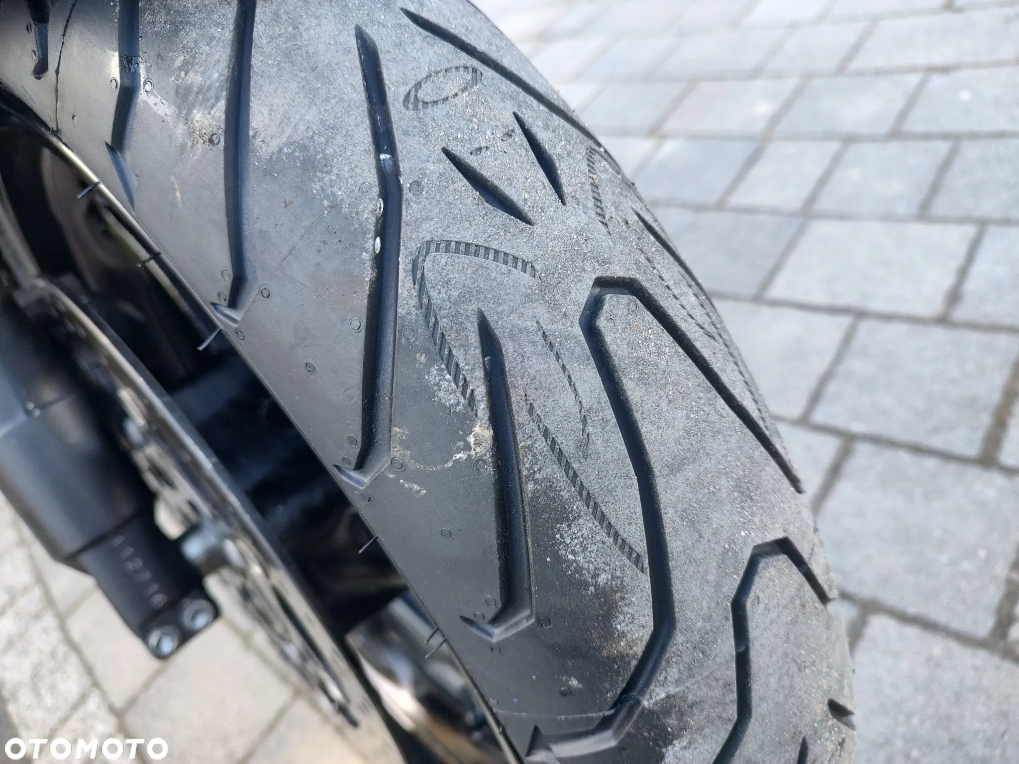 Suzuki GSR - 16