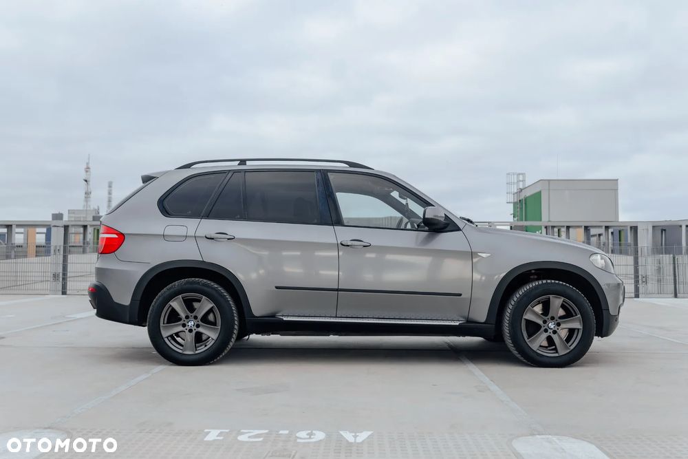 BMW X5 4.8i xDrive - 9