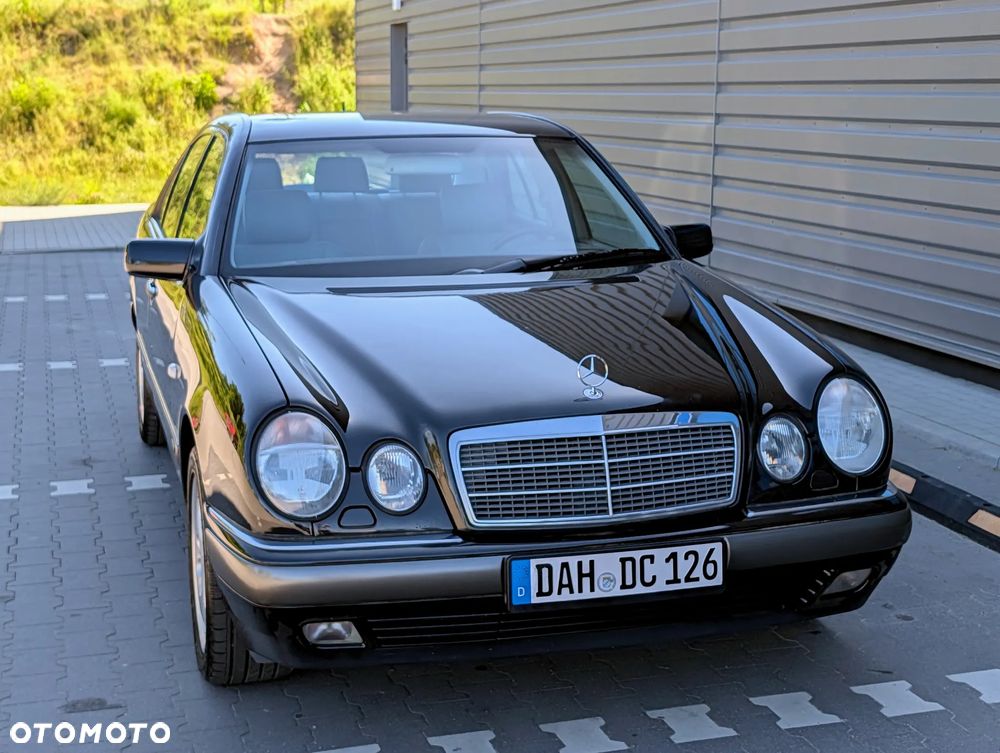 Mercedes-Benz Klasa E 320 4-Matic Elegance - 9