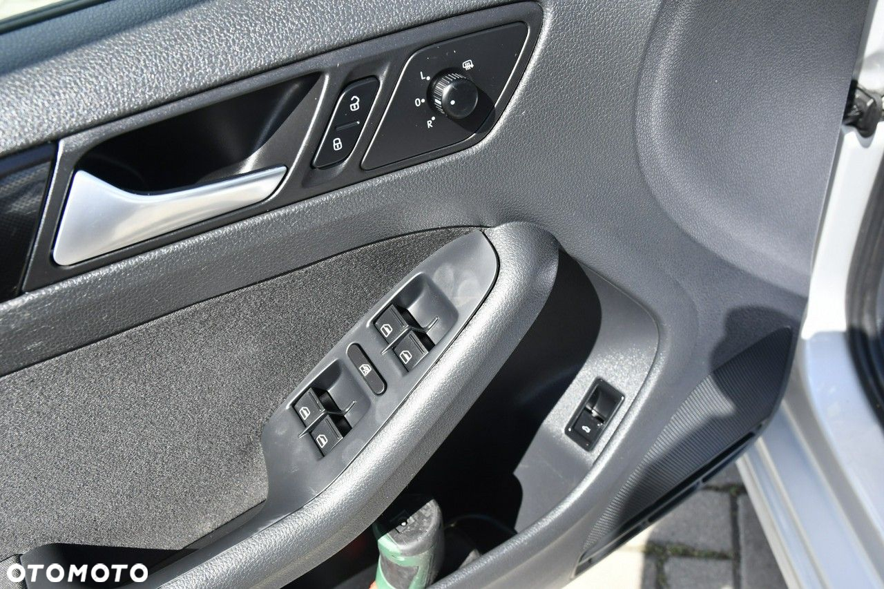 Volkswagen Jetta - 15