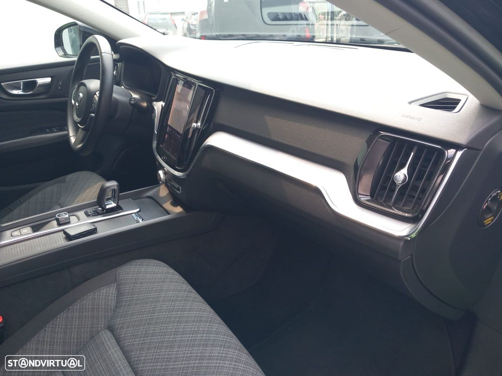 Volvo V60 2.0 D4 Momentum Geartronic - 10