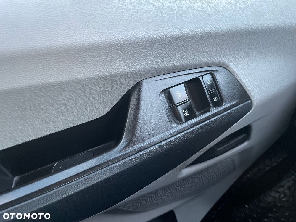 Maxus DELIVER 9 - 17