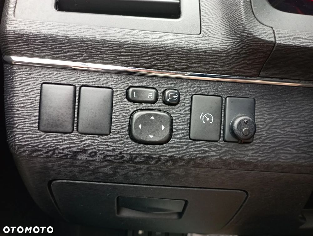 Toyota Avensis 1.8 Premium - 19