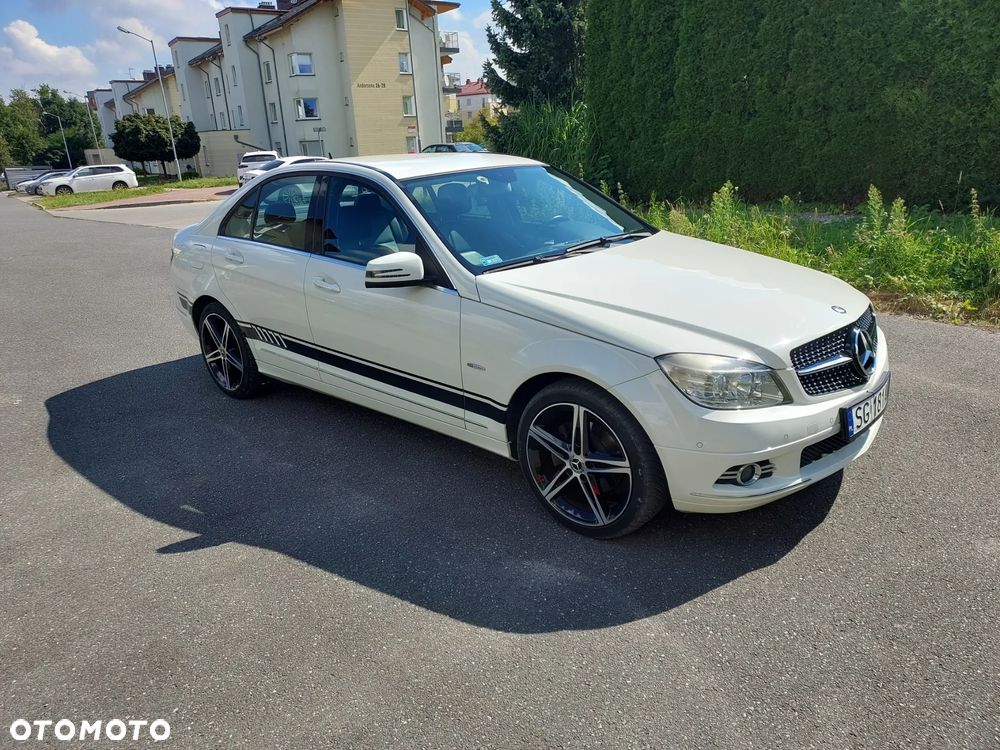 Mercedes-Benz Klasa C 200 CGI Automatik BlueEFFICIENCY Avantgarde - 3