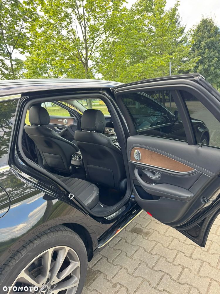Mercedes-Benz Klasa E 220 d 9G-TRONIC Exclusive - 22