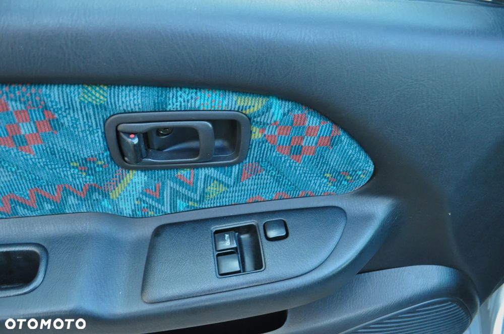 Nissan Almera - 25
