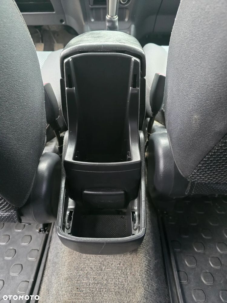 Toyota RAV4 2.0 VVT-i 4x4 - 34