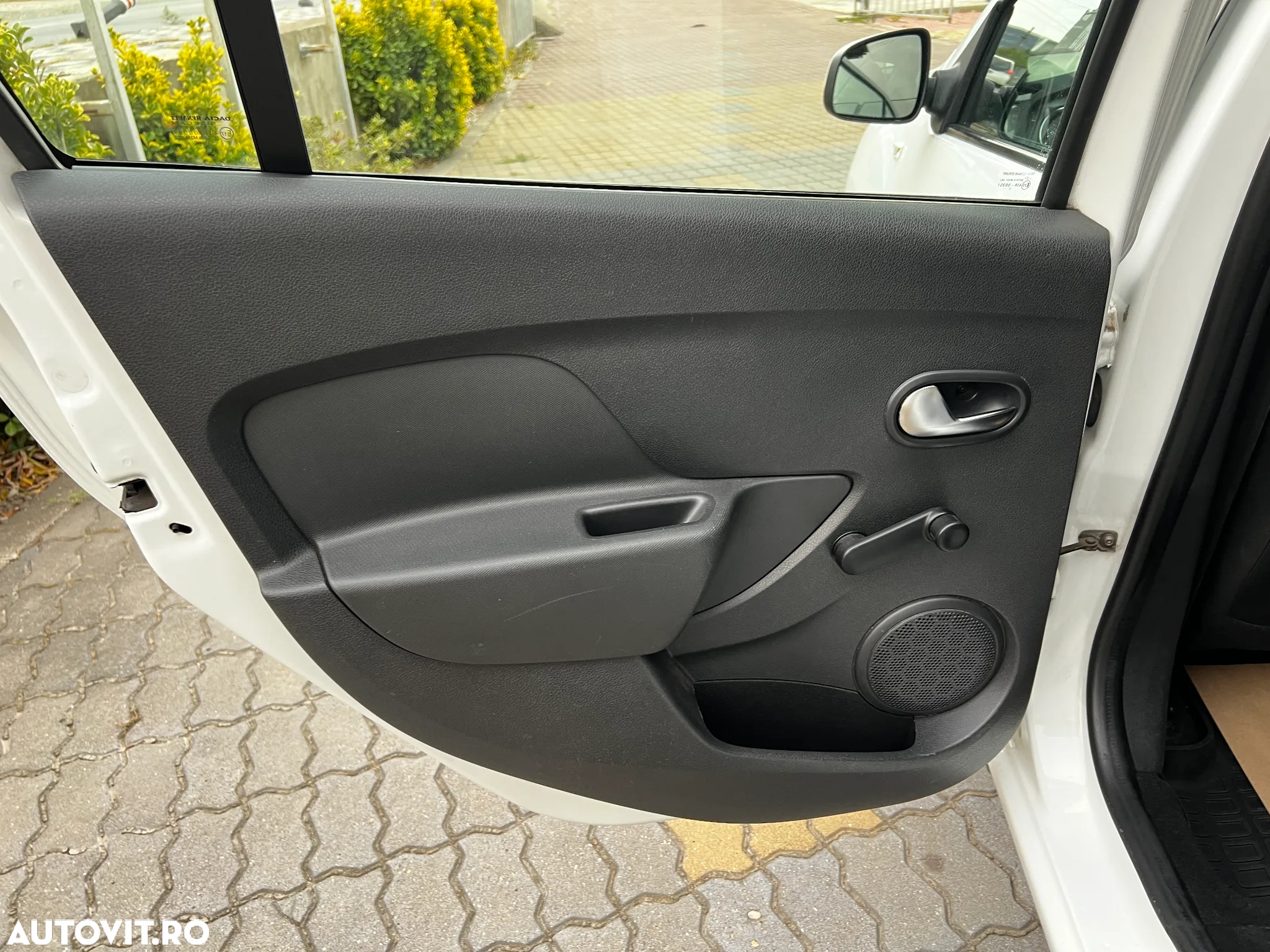 Dacia Logan 1.0 SCe Ambiance - 32