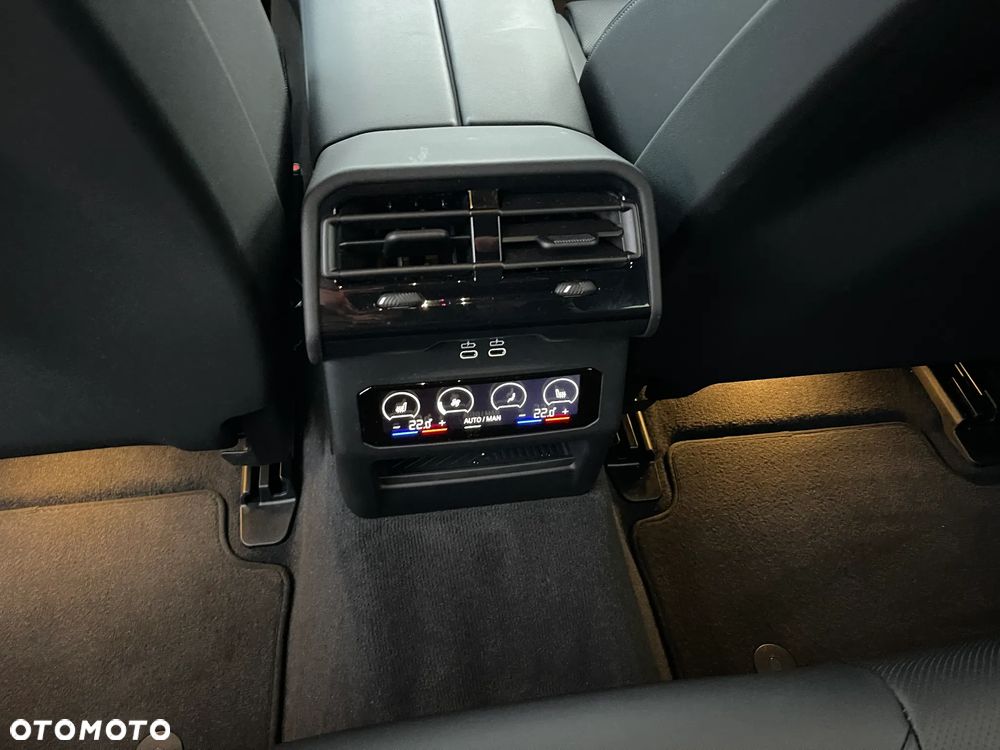 BMW Seria 5 540d xDrive mHEV - 26