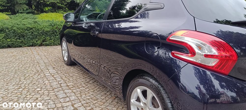 Peugeot 208 - 22