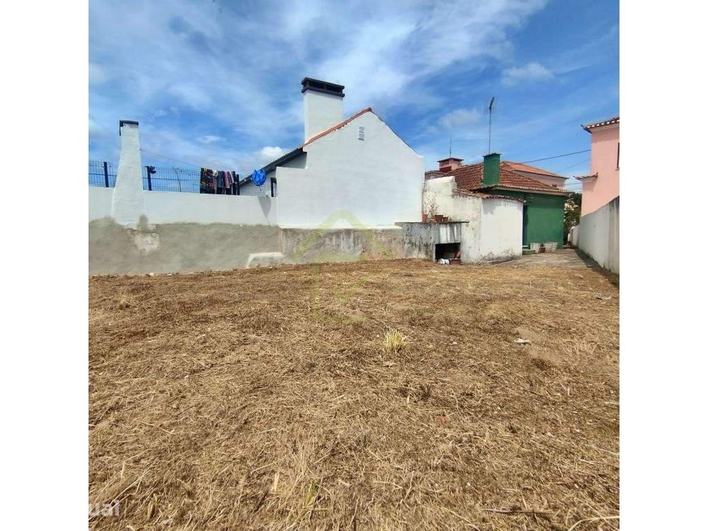 Moradia para renovação no centro de Monte Redondo - Grande imagem: 3/21