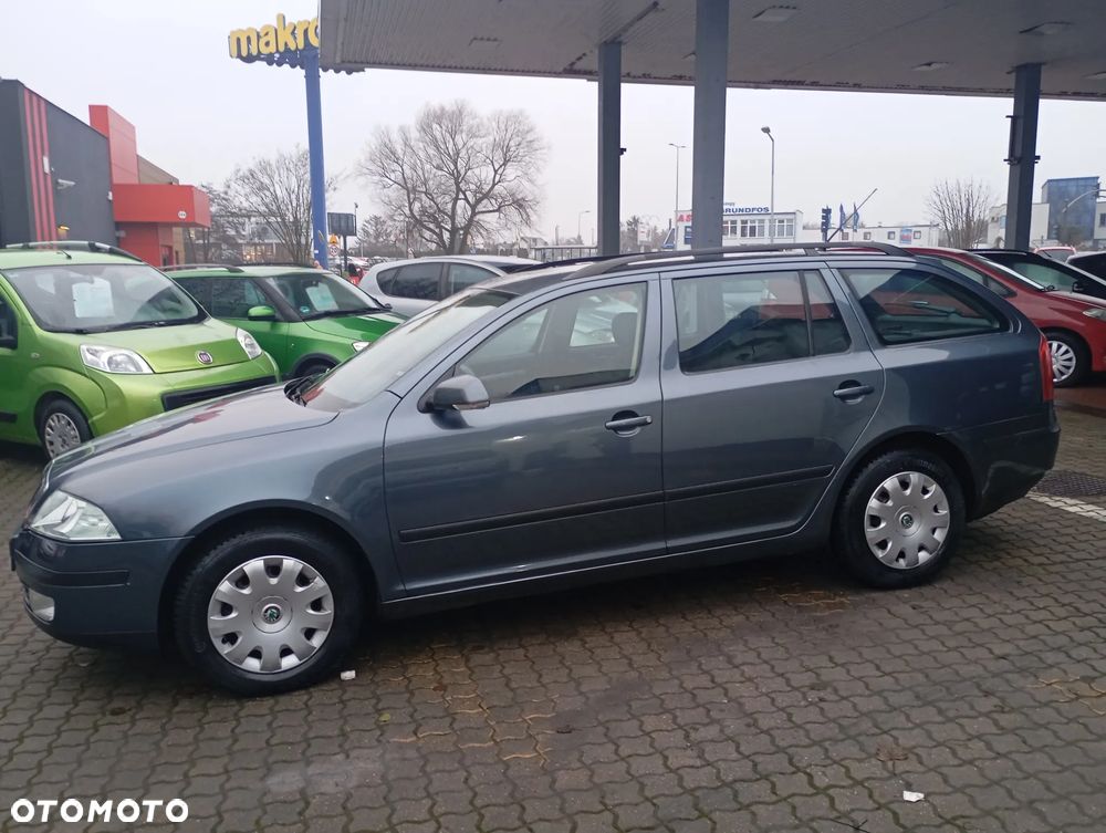 Skoda Octavia 1.6 Combi Ambiente - 6