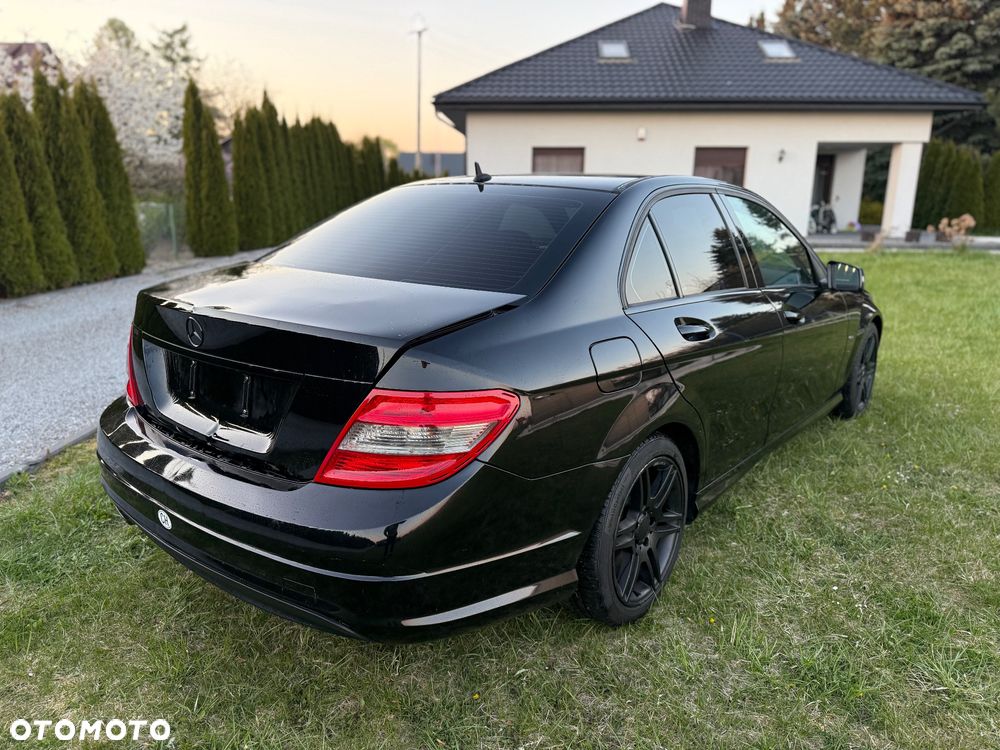 Mercedes-Benz Klasa C 180 Kompressor BlueEFFICIENCY Avantgarde - 4