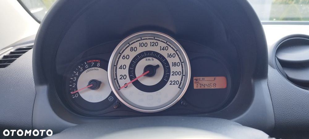 Mazda 2 - 8