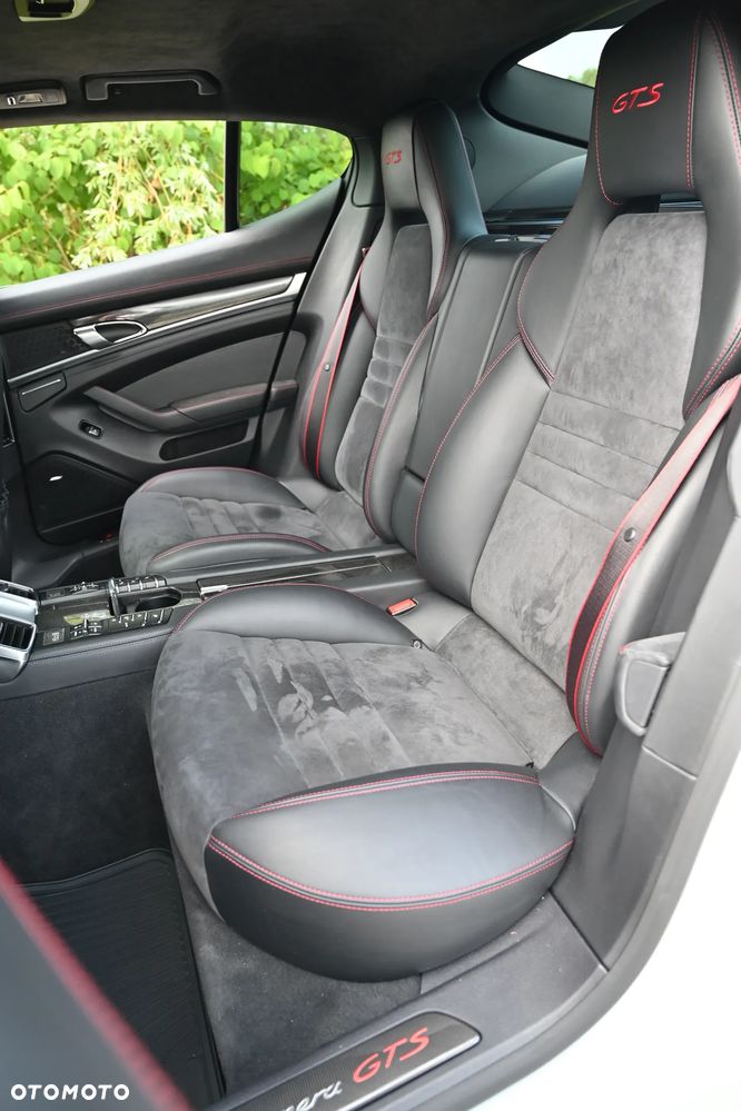 Porsche Panamera GTS PDK - 24