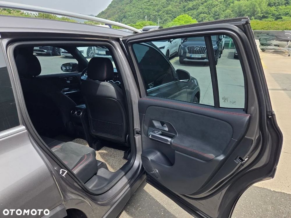 Mercedes-Benz GLB 250 4-Matic AMG Line 8G-DCT - 33