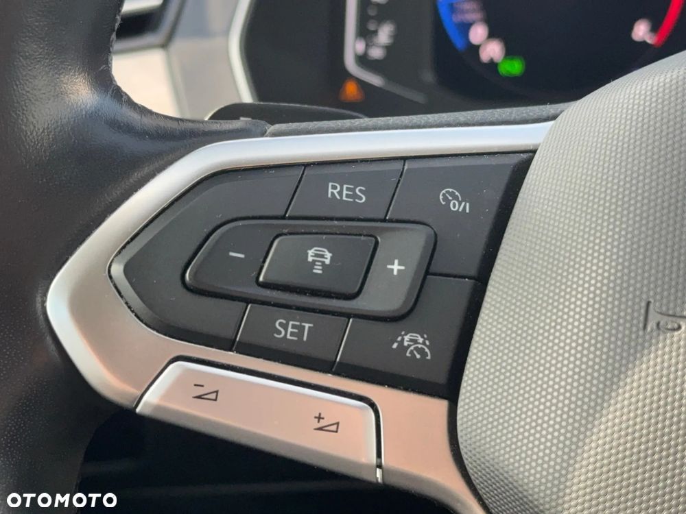 Volkswagen Passat - 12