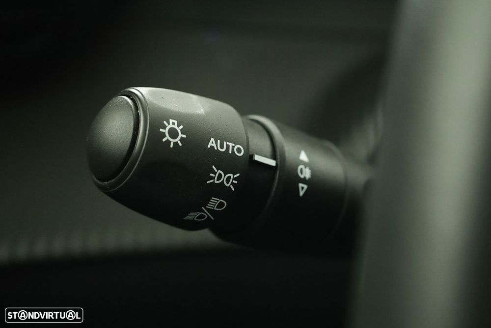 Peugeot 2008 1.2 PureTech Allure EAT8 - 18