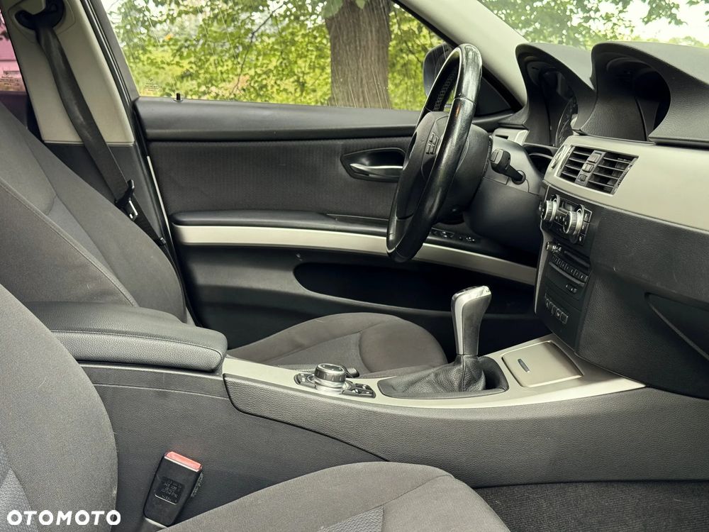 BMW Seria 3 318d - 27