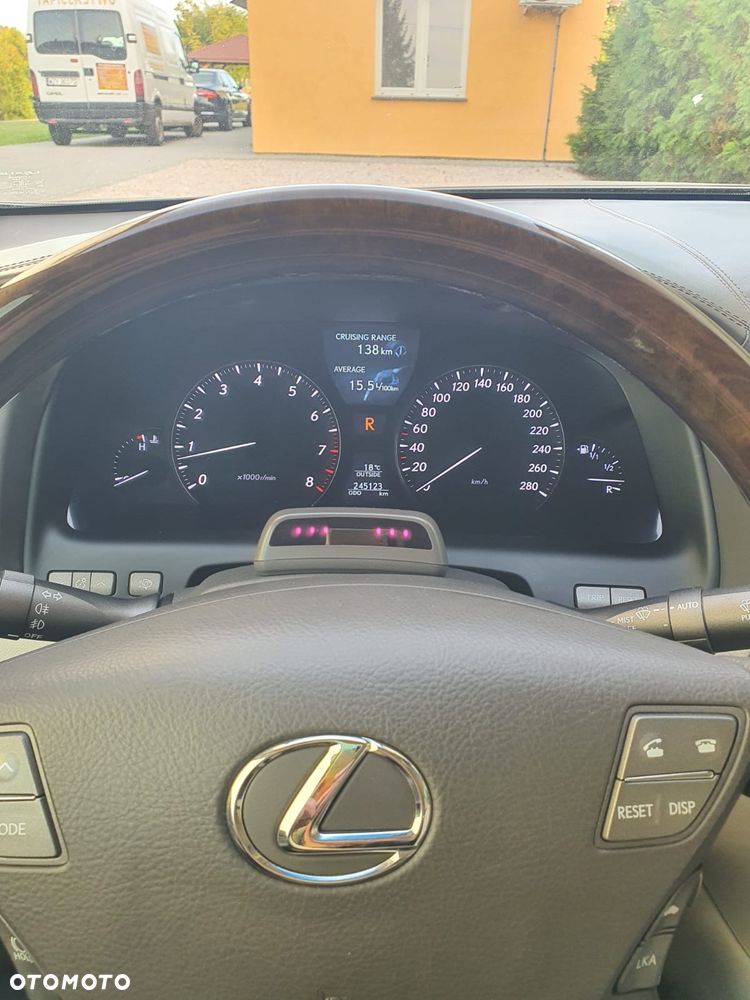 Lexus LS 460 Prestige - 39
