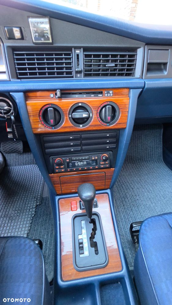 Mercedes-Benz W201 (190) - 12