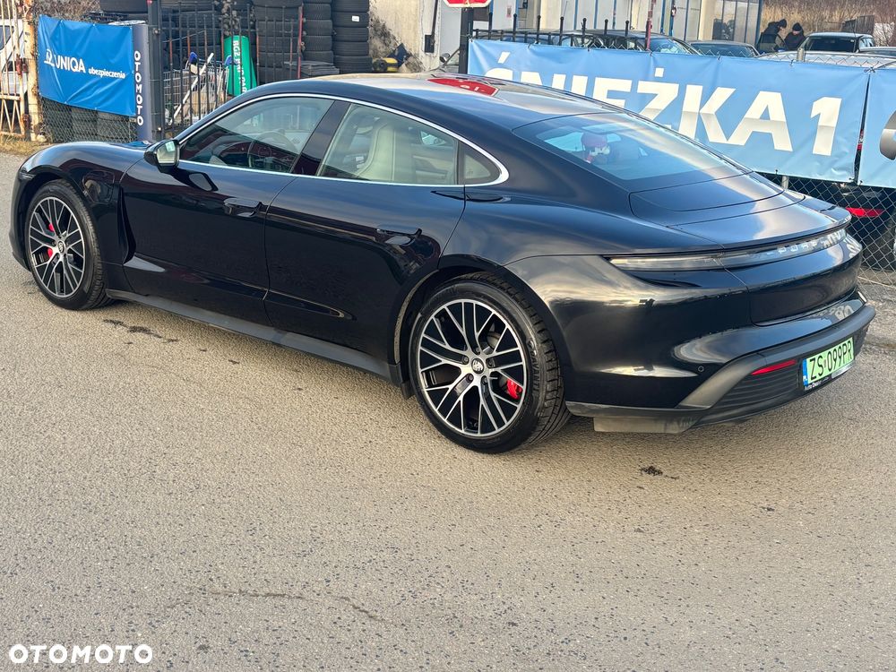 Porsche Taycan - 12